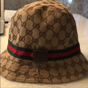 GUCCI BUCKET HAT!